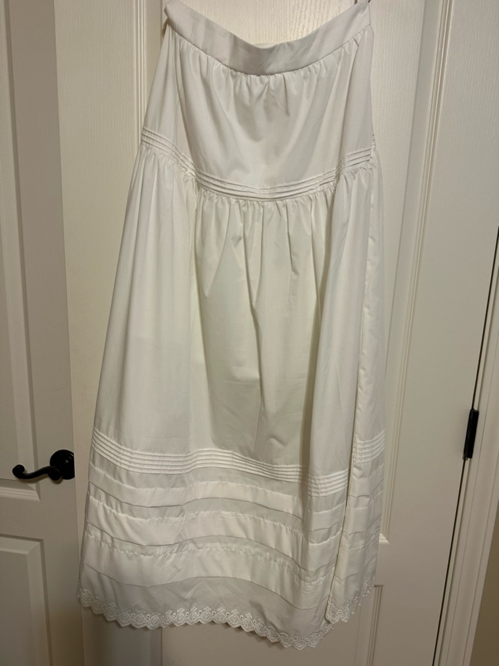 Commense White Lightweight Skirt with Subtle Gather